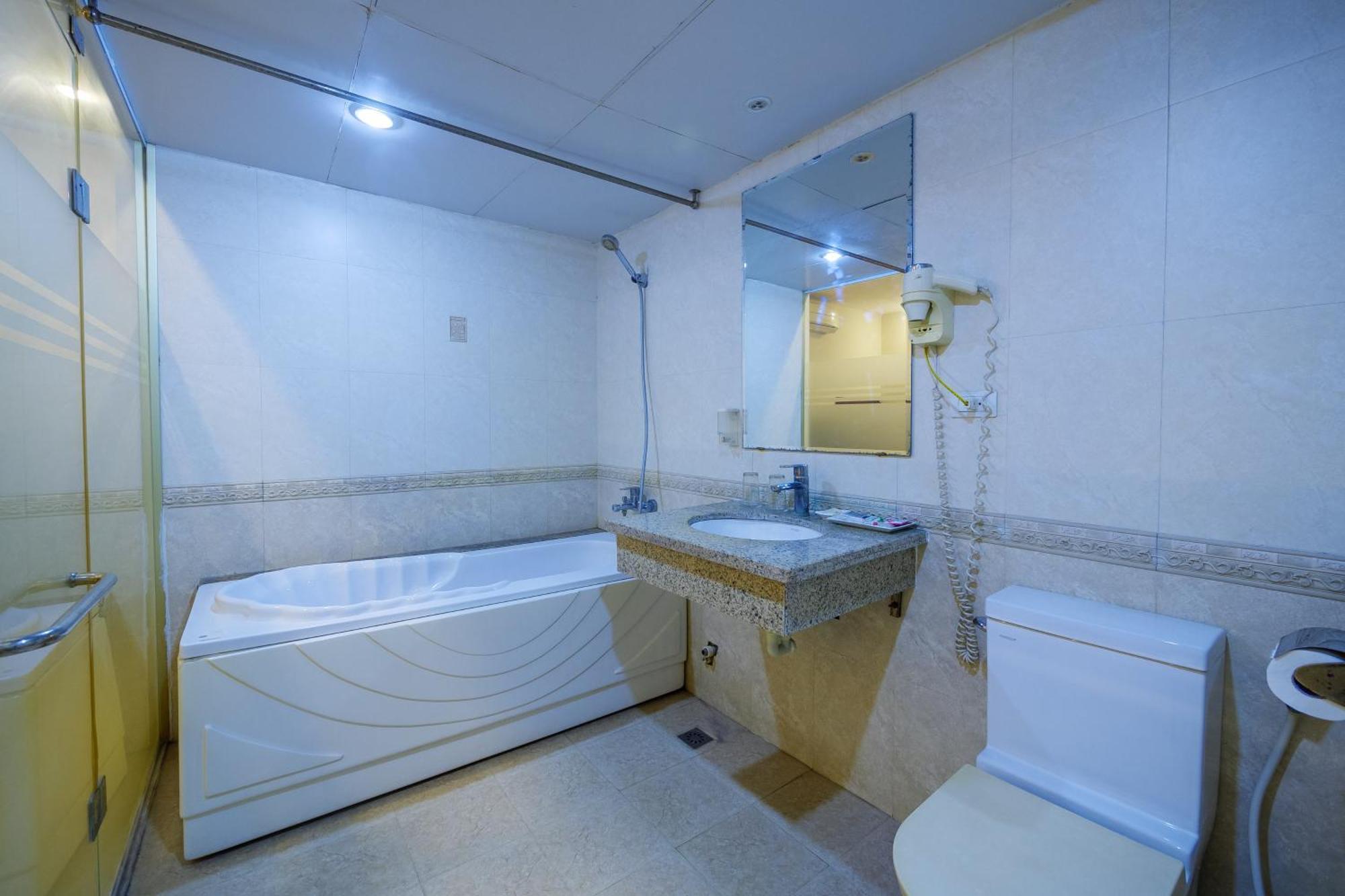 Ngan Ha Hotel Long Bien Hanoi Exterior photo