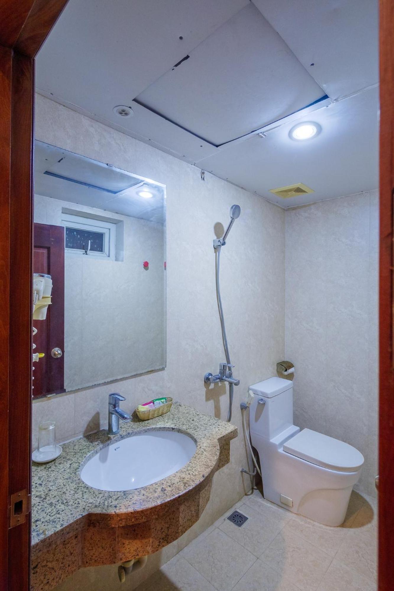 Ngan Ha Hotel Long Bien Hanoi Exterior photo