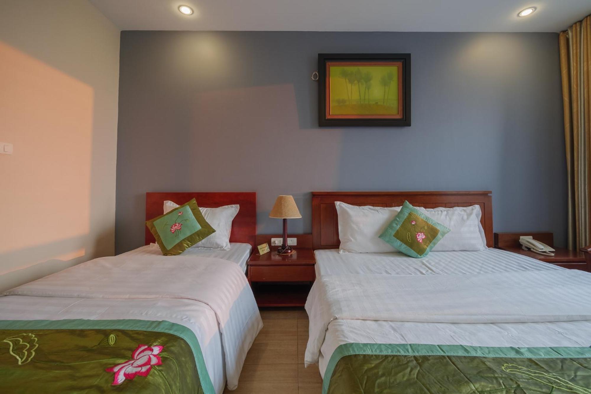 Ngan Ha Hotel Long Bien Hanoi Exterior photo